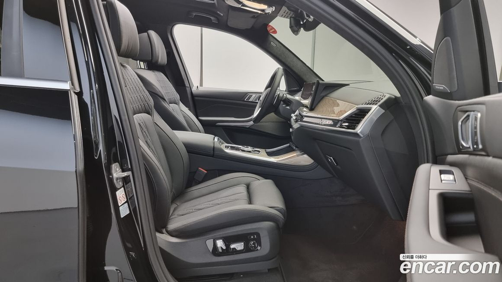 BMW X7 (G07) xDrive 40i Design Pure Excellence 6-и местный (09.2023)