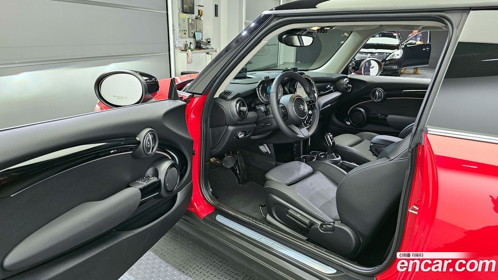 Mini Cooper Classic (01.2023)