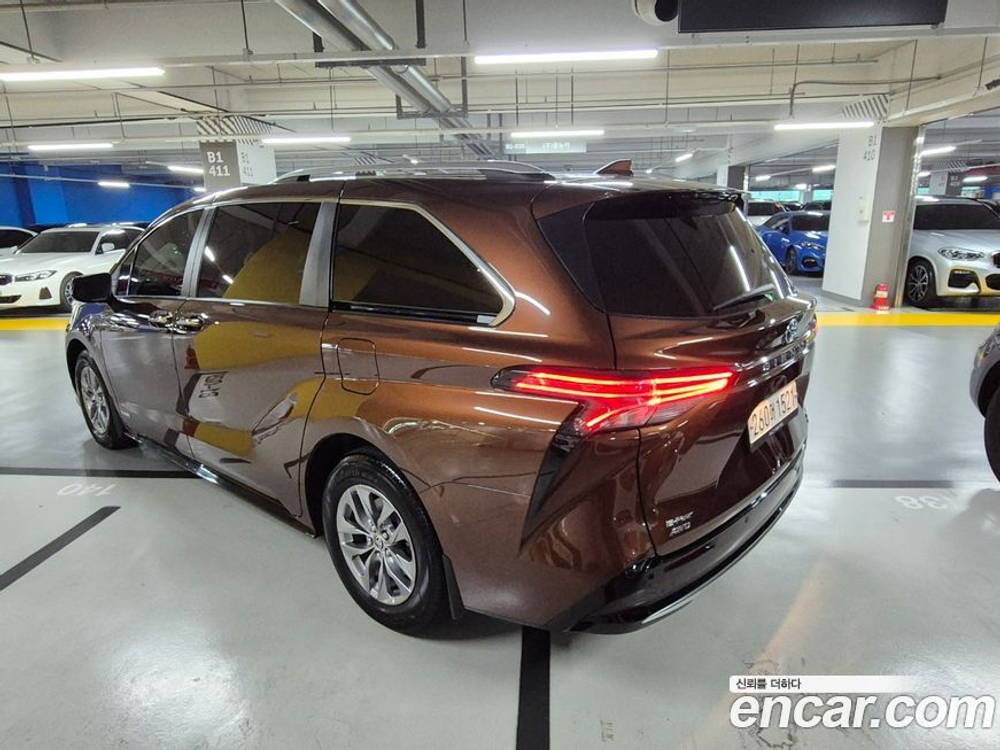 Toyota Sienna 4 Generation 2.5 Hybrid AWD (05.2021)