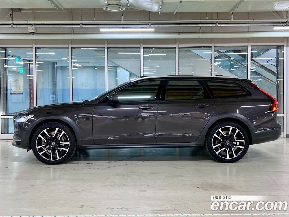 Volvo V90 Cross Country B6 Ultimate AWD (03.2022)