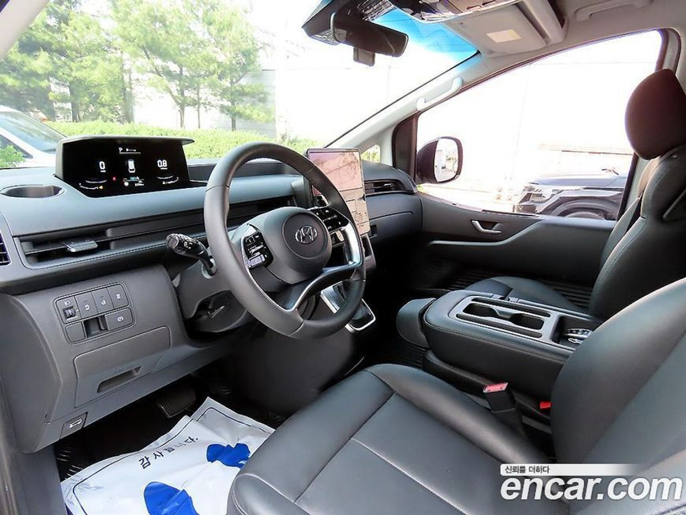 Hyundai Staria Cargo 3-х местный (10.2022)