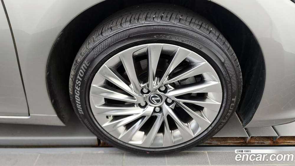 Lexus ES300h 7 Generation Executive (03.2023)