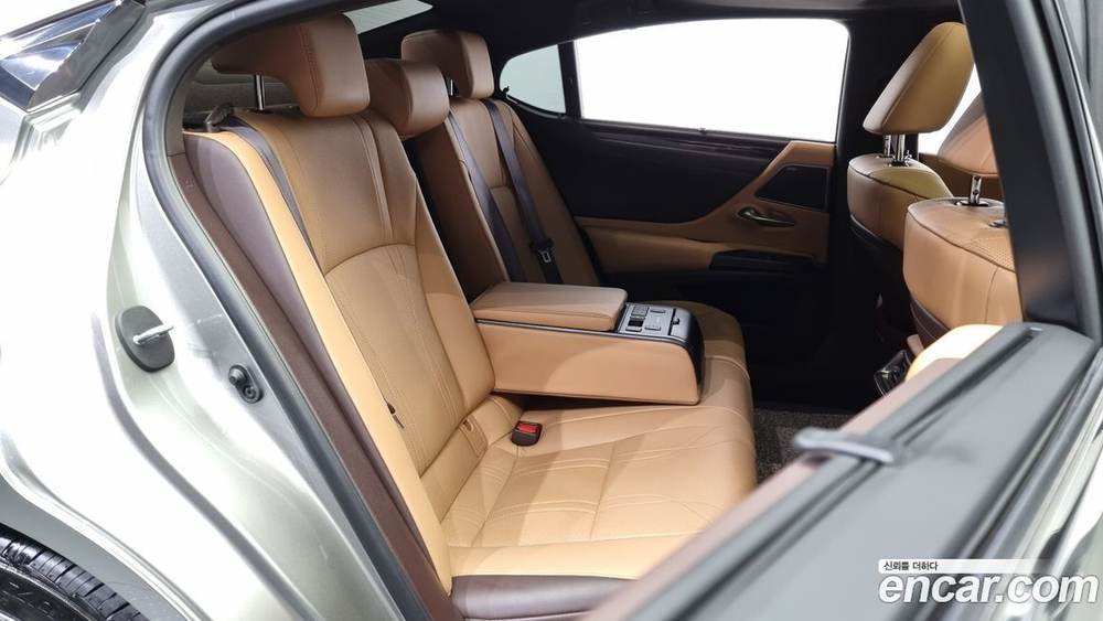 Lexus ES300h 7 Generation Executive (03.2021)
