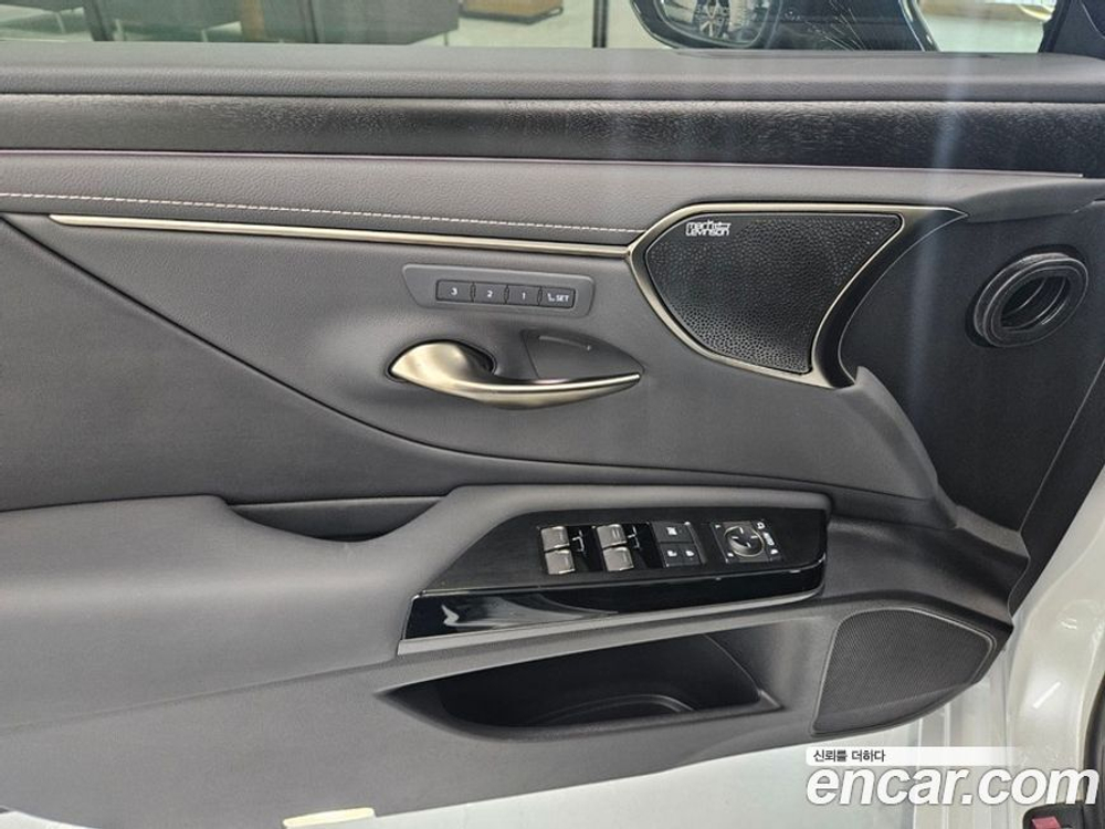 Lexus ES300h 7 Generation Executive (10.2023)