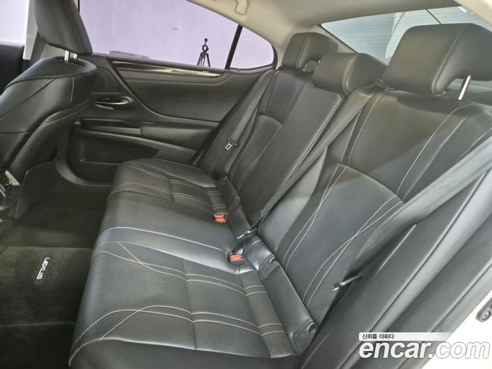 Lexus ES300h 7 Generation Luxury Plus (04.2020)