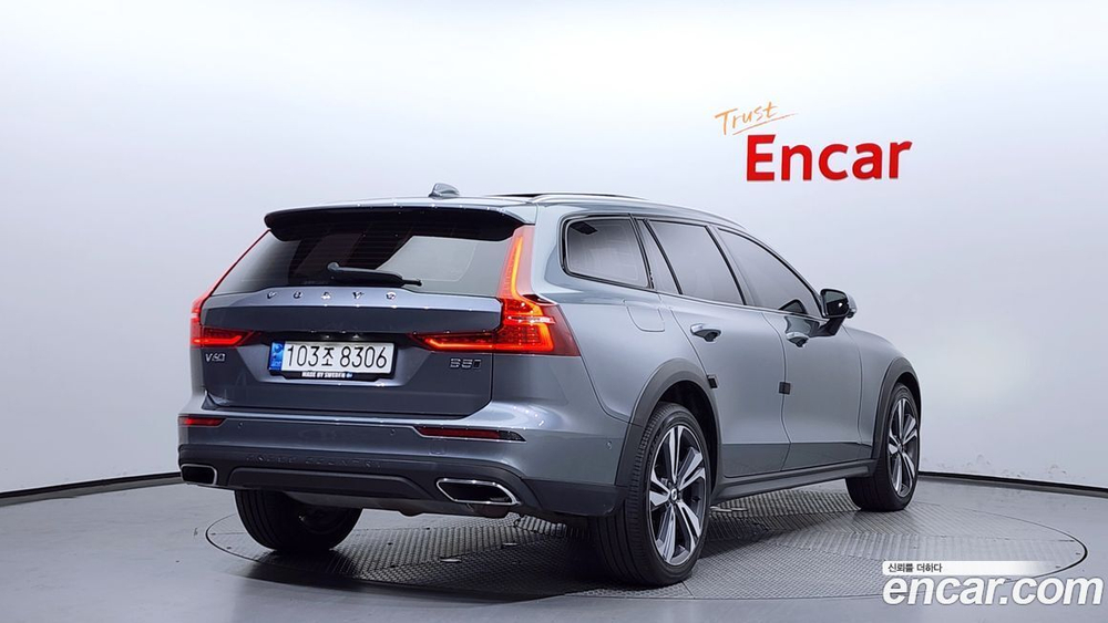 Volvo V60 Cross Country 2 Generation B5 Pro AWD (09.2021)
