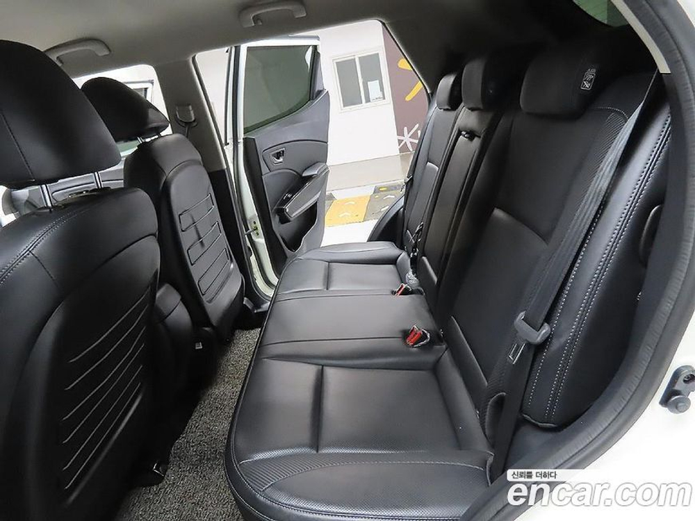 KG Mobility (Ssangyong) Very New Tivoli Бензин 1.5 2WD (12.2020)