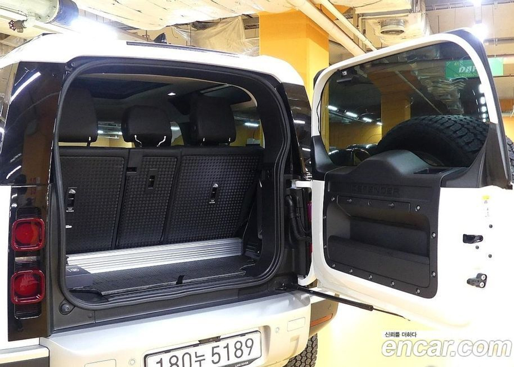 Land Rover Defender (L663) 90 D250 SE (10.2023)