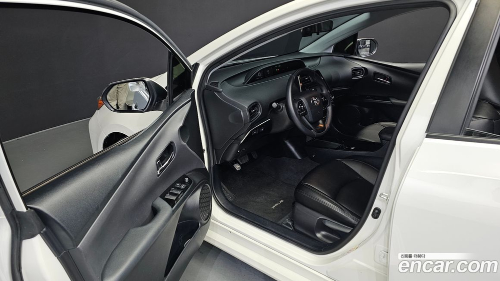 Toyota Prius 4 Generation 1.8 (08.2019)