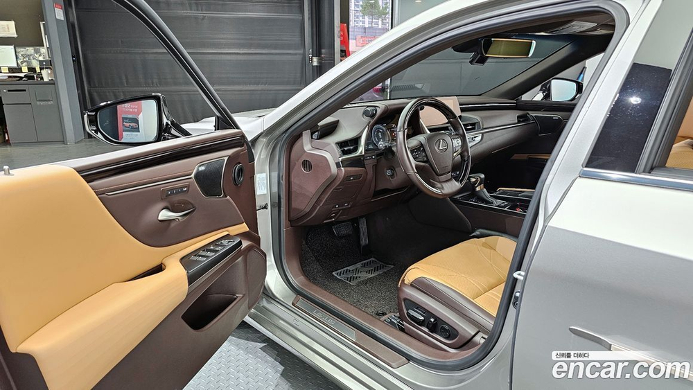 Lexus ES300h 7 Generation Executive (05.2021)