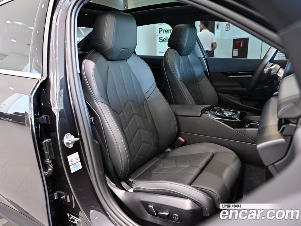 BMW 5 Series (G60) 520i (10.2023)