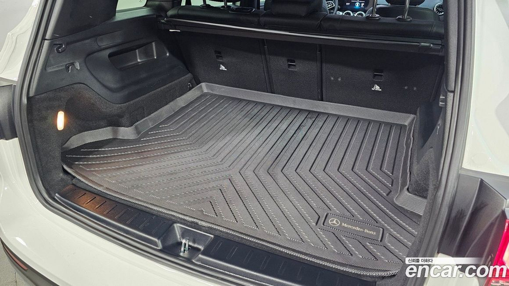 Mercedes-Benz GLB-Class X247 GLB220 (06.2021)
