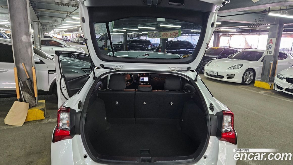 Toyota Prius 4 Generation 1.8 (03.2021)