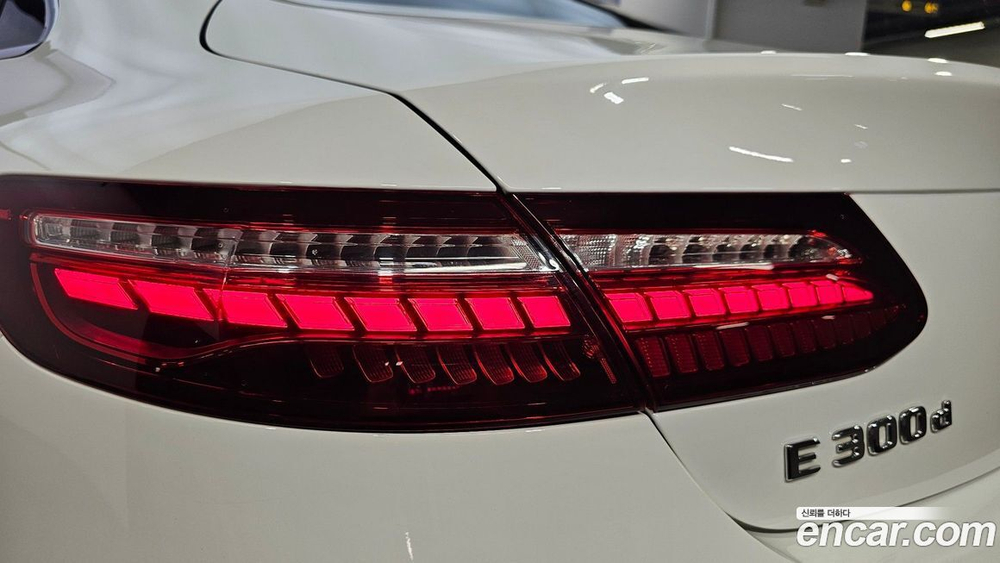 Mercedes-Benz E-Class W213 E300d 4MATIC Coupe (09.2022)