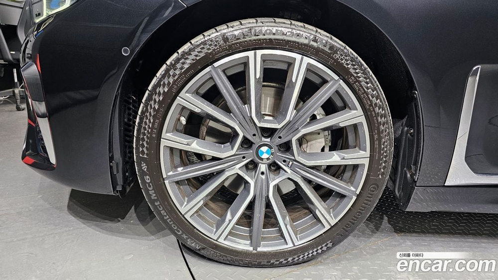 BMW 7 Series (G11) 740Li xDrive M Sports (04.2021)