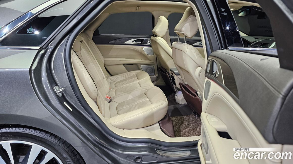 Lincoln New MKZ Hybrid (09.2020)