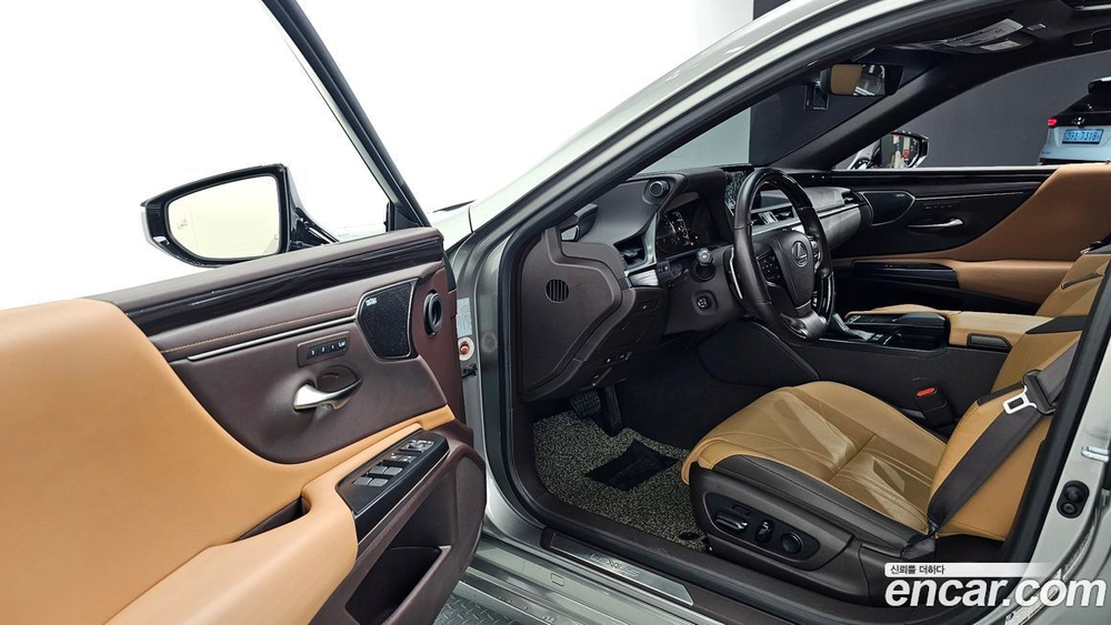 Lexus ES300h 7 Generation Executive (06.2020)