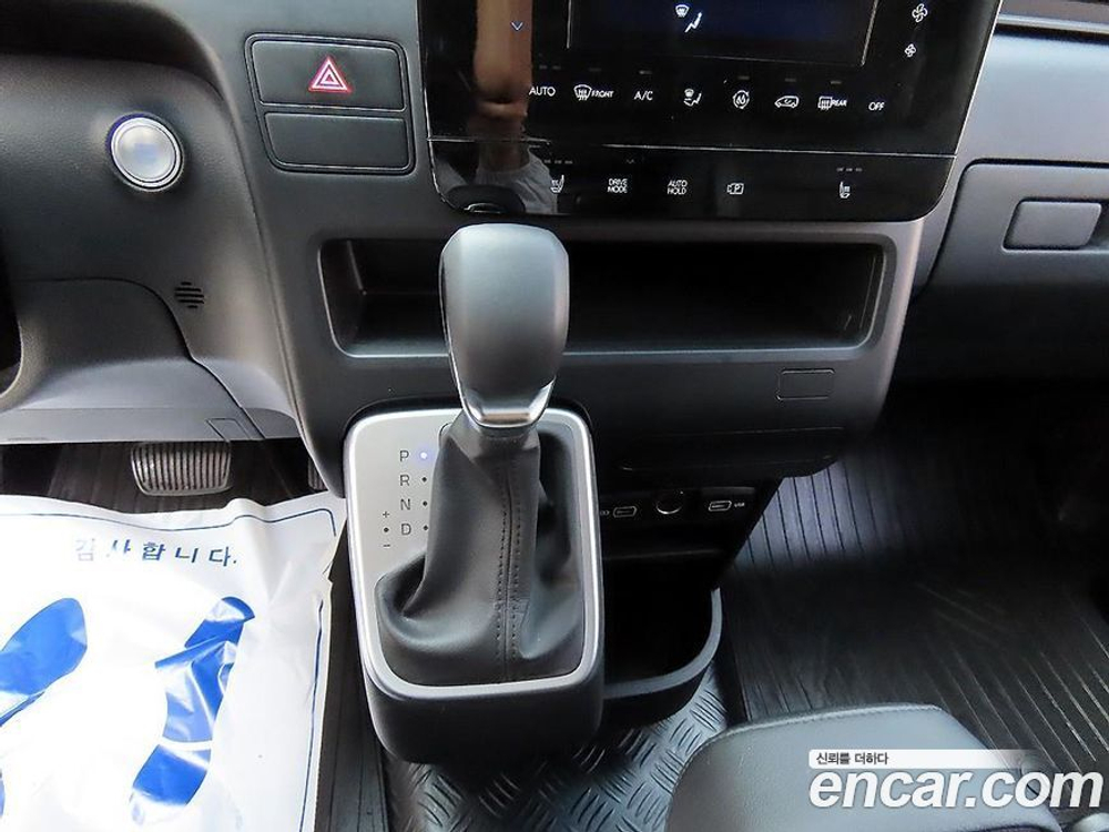 Hyundai Staria Cargo 3-х местный (10.2022)
