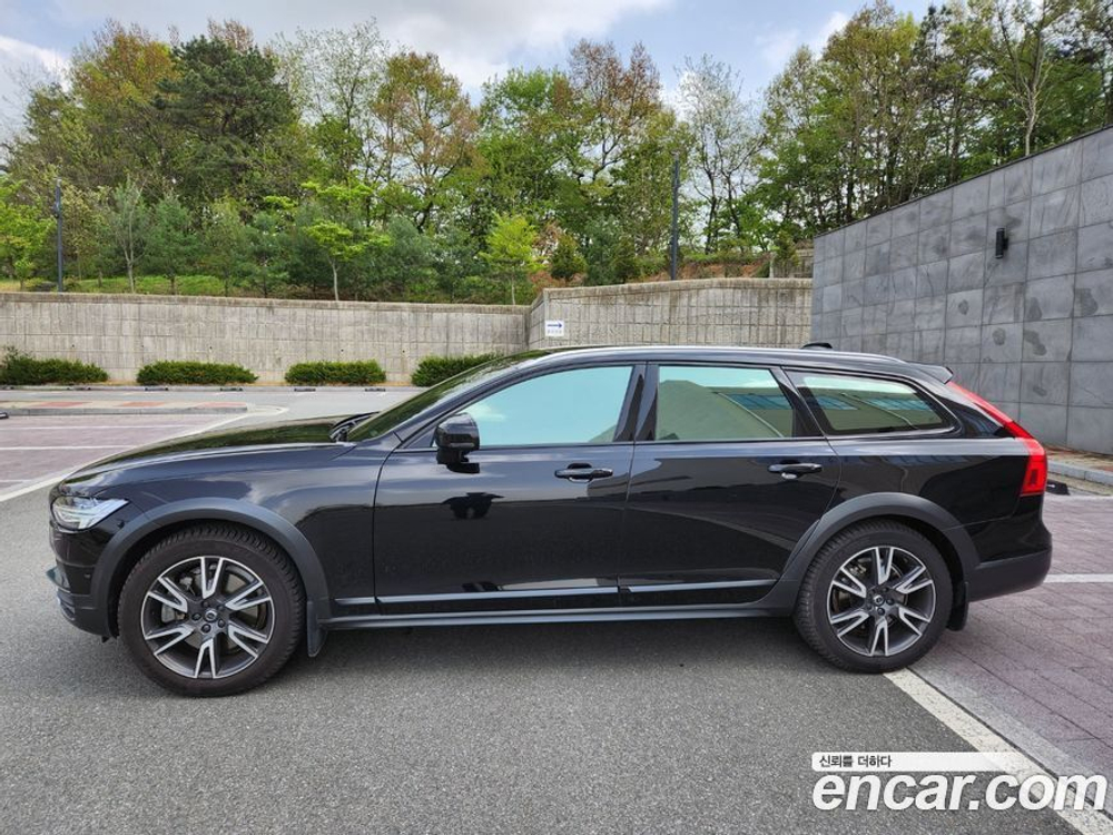 Volvo V90 Cross Country T5 Pro AWD (09.2019)