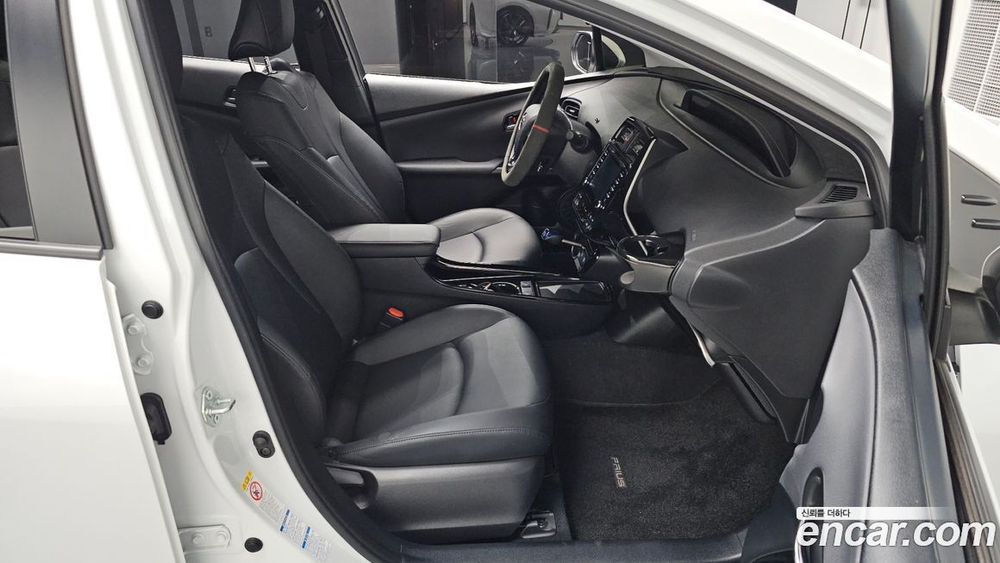 Toyota Prius 4 Generation 1.8 AWD (12.2021)