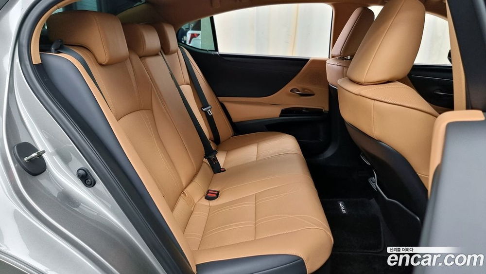 Lexus ES300h 7 Generation Luxury Plus (03.2023)