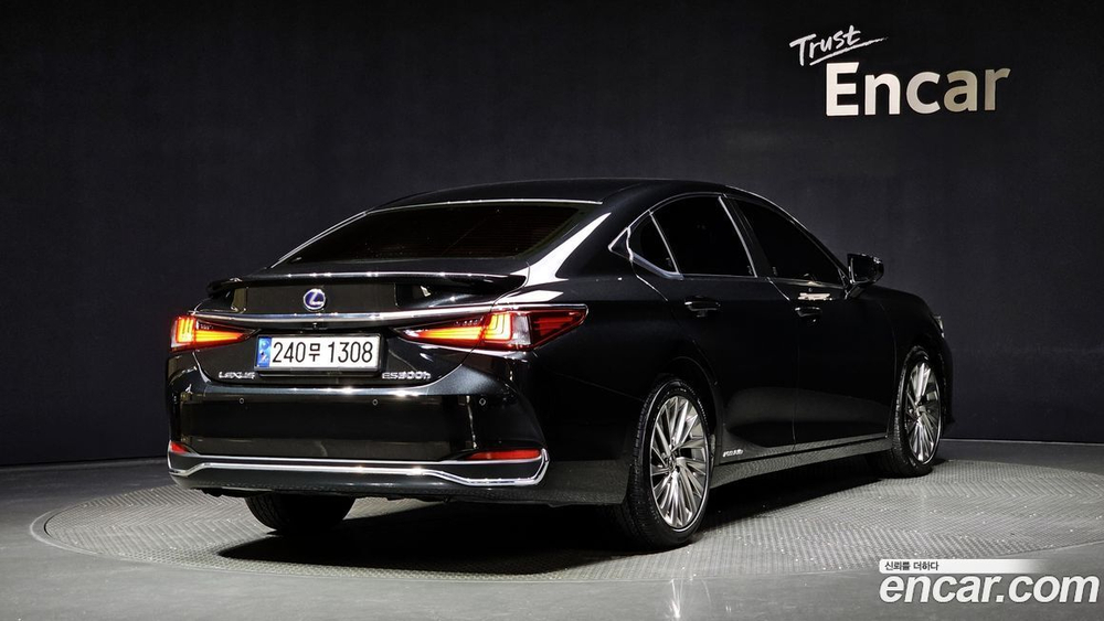Lexus ES300h 7 Generation Luxury Plus (03.2021)