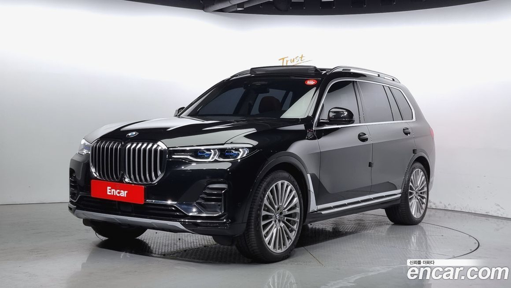 BMW X7 (G07) xDrive 40i Design Pure Excellence 7-и местный (01.2022)