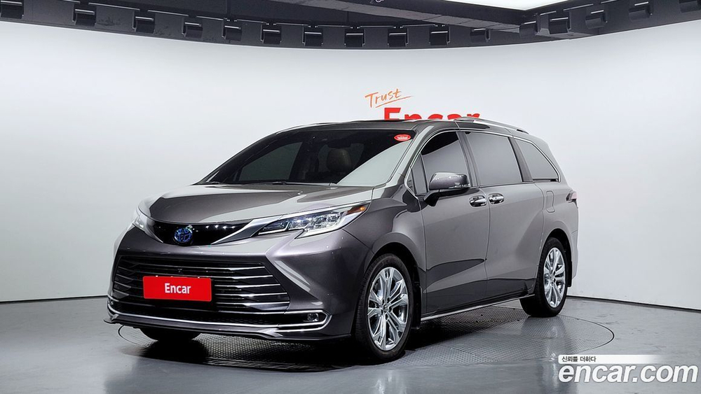 Toyota Sienna 4 Generation 2.5 Hybrid 2WD (02.2022)