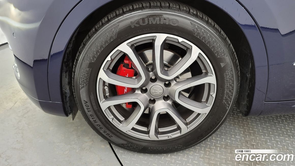 Maserati Levante 3.0 Дизель AWD GranLusso (12.2019)