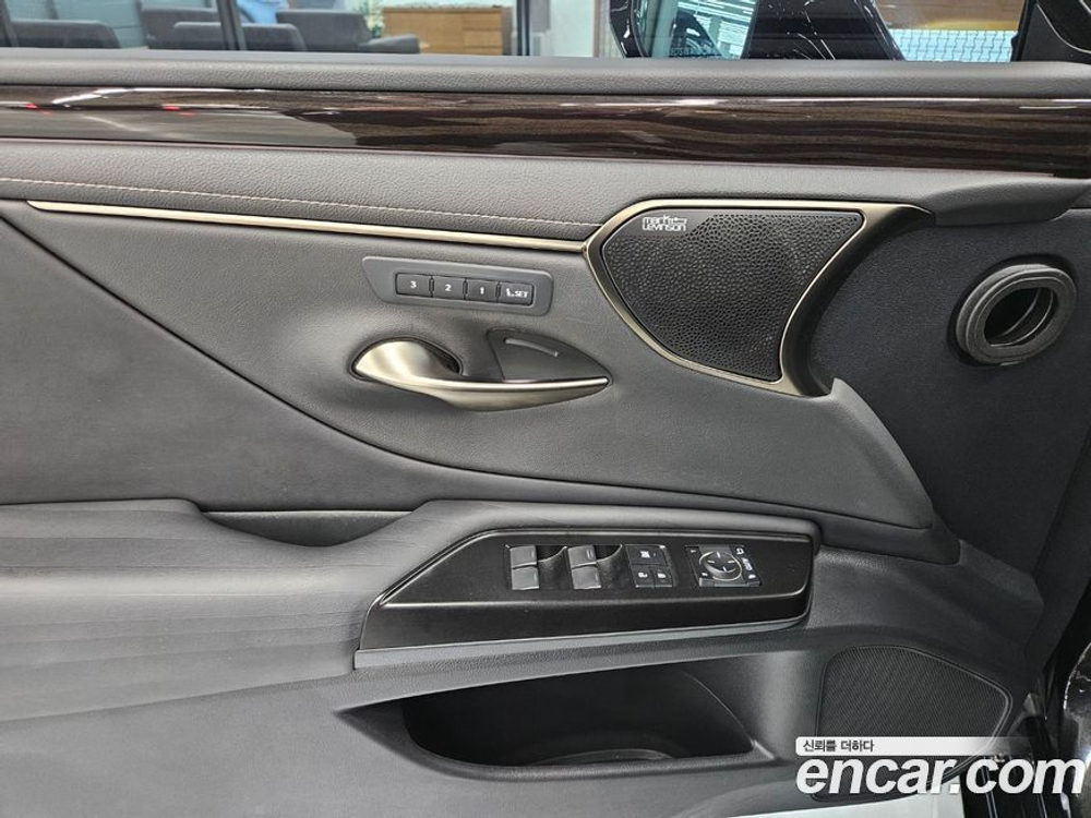 Lexus ES300h 7 Generation Executive (08.2019)