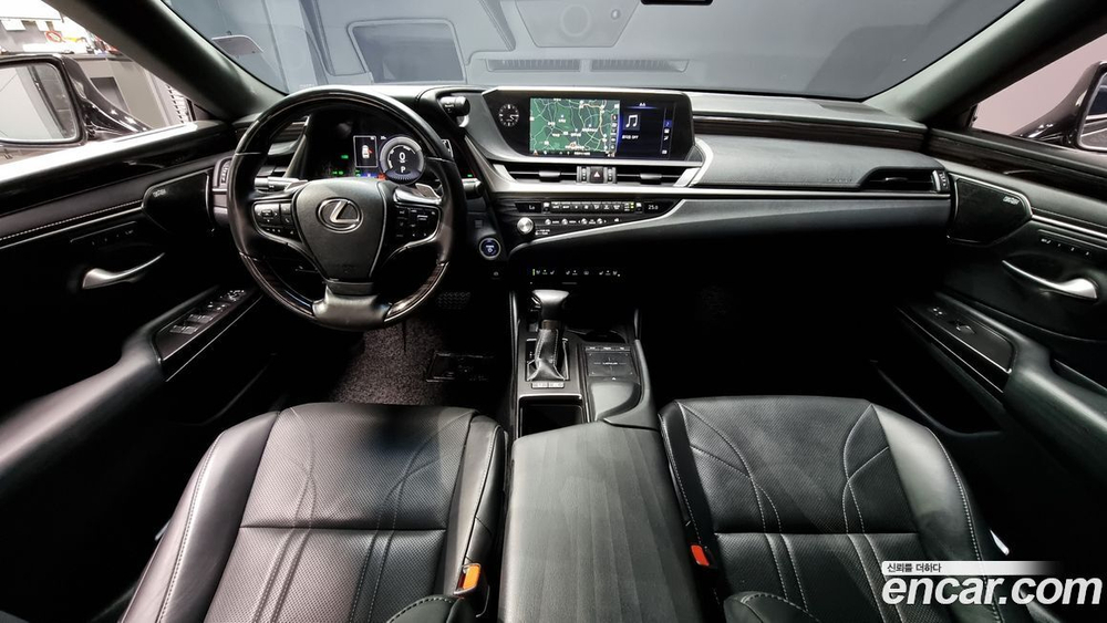 Lexus ES300h 7 Generation Executive (03.2021)