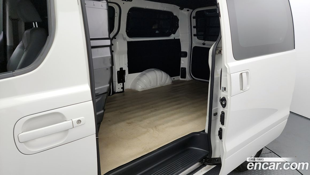Hyundai The New Grand Starex Van 3-х местный (06.2020)