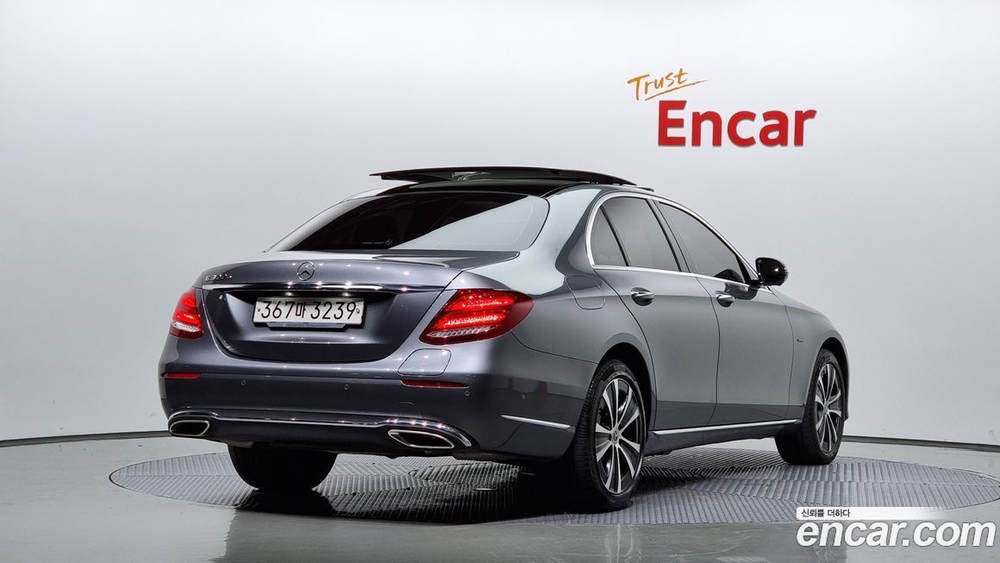 Mercedes-Benz E-Class W213 E300e Exclusive (12.2019)