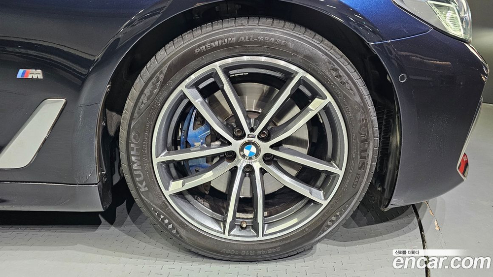 BMW 5 Series (G30) 520i M Sports (04.2021)