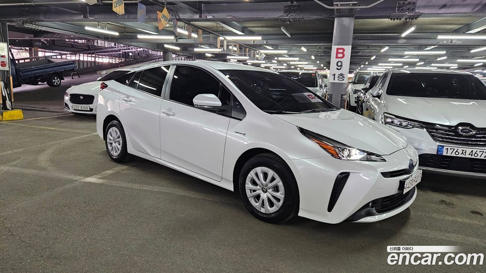 Toyota Prius 4 Generation 1.8 (03.2021)
