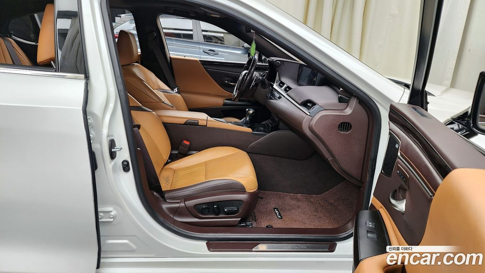 Lexus ES300h 7 Generation Executive (01.2020)