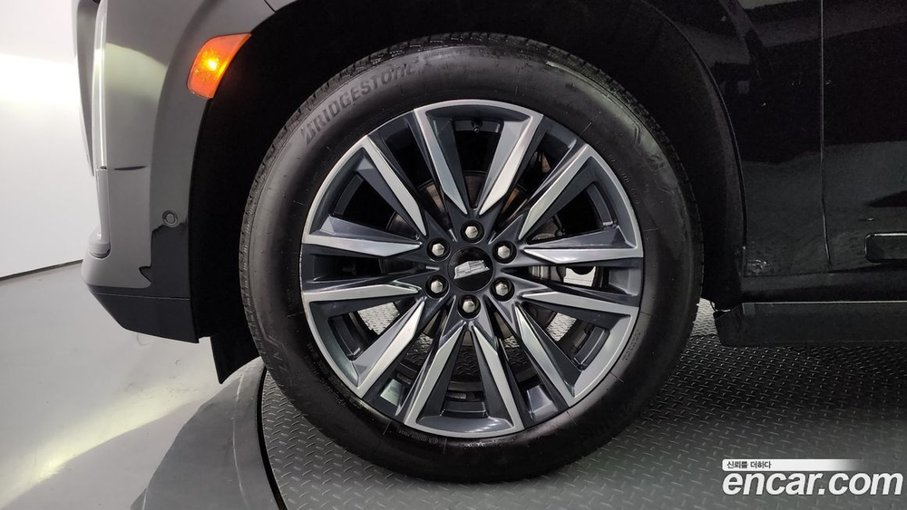 Cadillac Escalade 5 Generation 6.2 (08.2022)