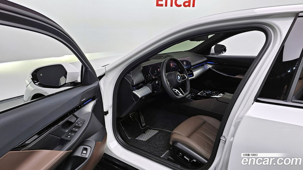 BMW 5 Series (G60) 520i M Sports (11.2023)