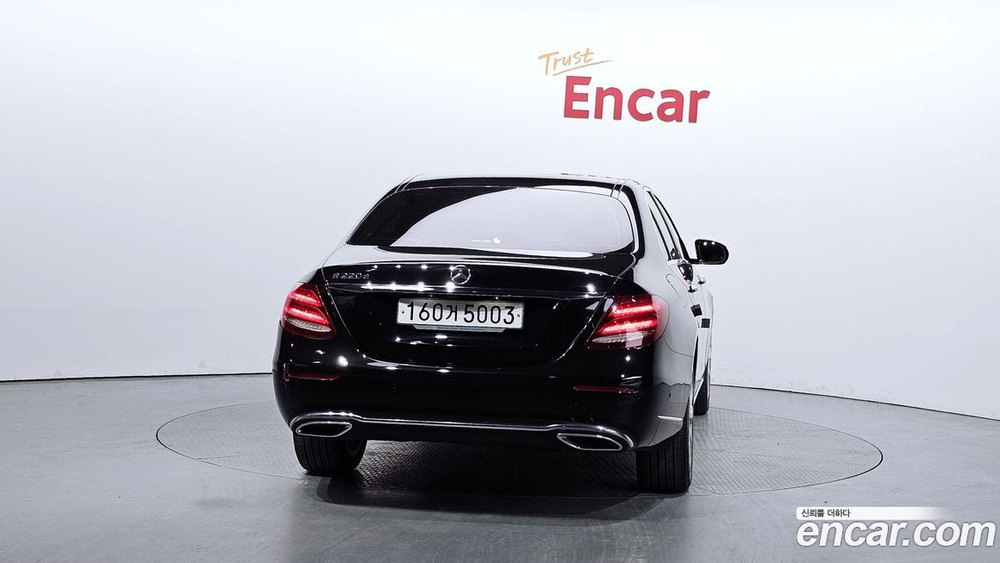Mercedes-Benz E-Class W213 E220d Exclusive (08.2019)
