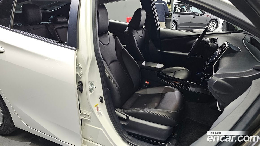 Toyota Prius 4 Generation 1.8 (08.2019)