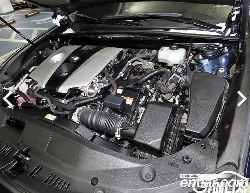 Lexus ES300h 7 Generation Executive (04.2020)