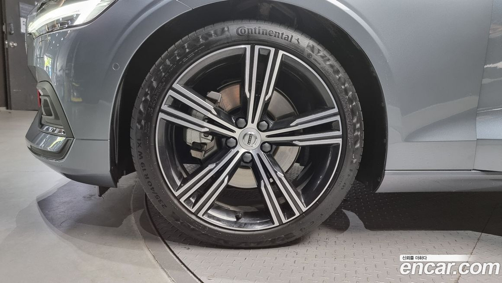 Volvo S60 3 Generation B5 Inscription (12.2020)