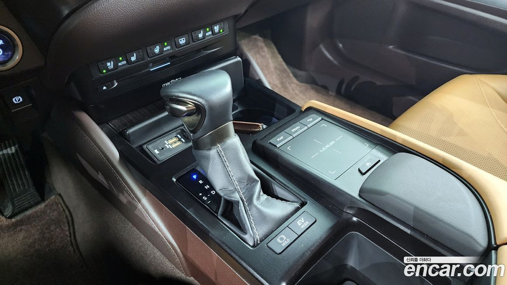 Lexus ES300h 7 Generation Executive (08.2020)