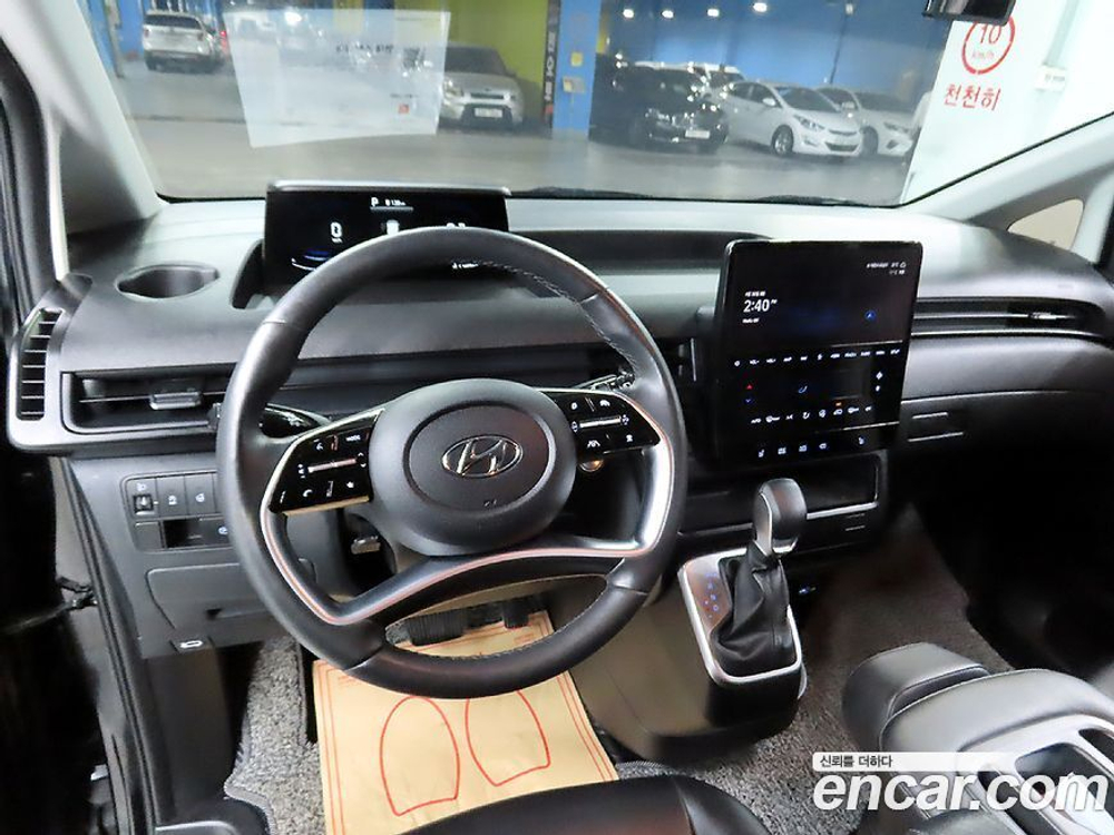 Hyundai Staria Cargo 3-х местный (12.2022)