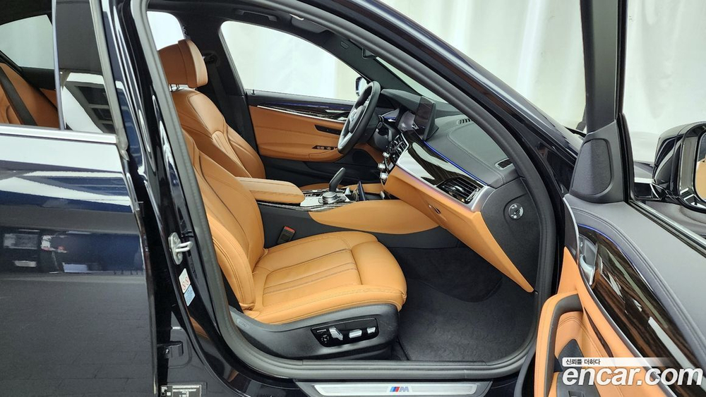 BMW 5 Series (G30) 520i M Sports (10.2021)