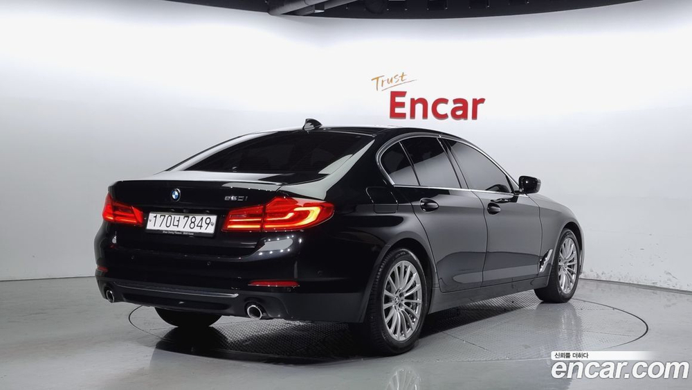 BMW 5 Series (G30) 520i Luxury (04.2020)