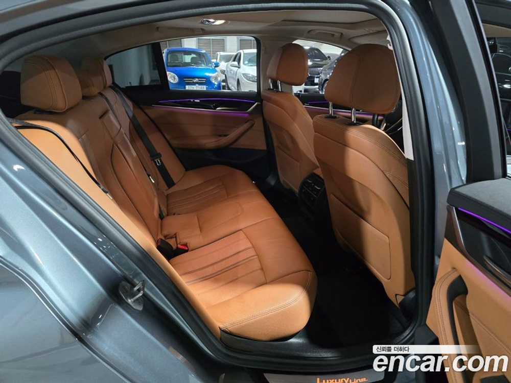 BMW 5 Series (G30) 520i Luxury (09.2019)