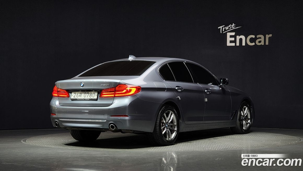 BMW 5 Series (G30) 520i Luxury (08.2019)