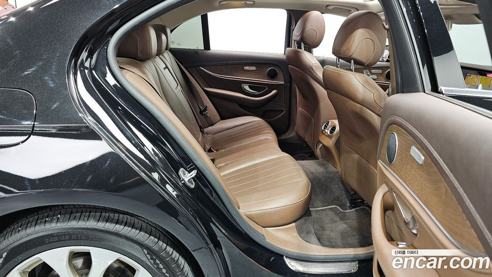 Mercedes-Benz E-Class W213 E220d Exclusive (08.2019)