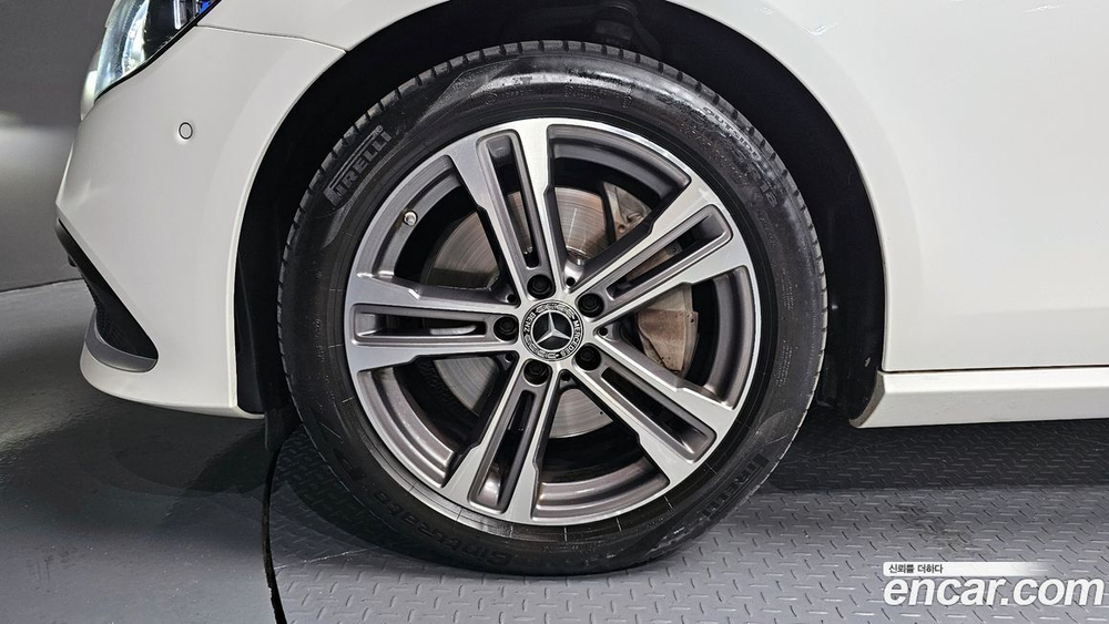 Mercedes-Benz E-Class W213 E350 4MATIC Avangarde (08.2022)